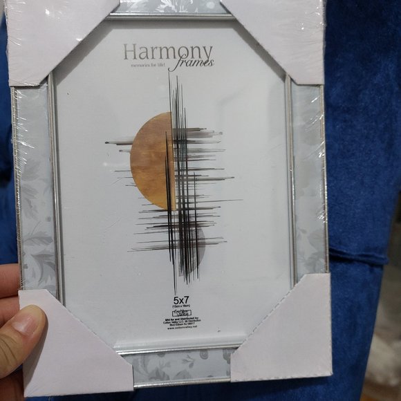 Simple White Flower Edges 5 x 7 Photo Frame Harmony Memories For Life Frames - Picture 1 of 9